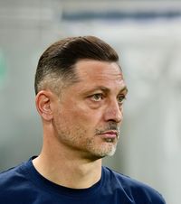 „Eu aleg cine joacă!”    Rădoi nu cedează  în fața lui Becali! Iritat înainte de meci: „Interpretați cum vreți”