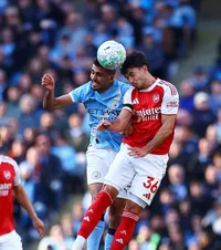 Duel feroce pentru titlu  Manchester City și Arsenal, despărțite doar de   golurile marcate  în sprintul din Premier League