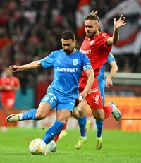 Pușcaș, imaginea suferinței!   Atacantul lui Dinamo a avut o primă repriză slabă împotriva Craiovei.   Mereu blocat, în ofsaid sau în contratimp