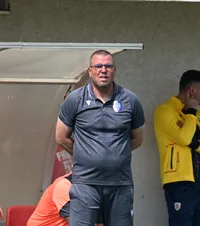 Primul pariu al lui Gică Hagi avertizează   Dan Lăcustă, debutant în mandatul „Regelui” din 2001:   „Realitatea e alta!”