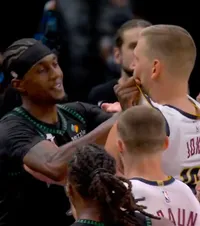Haos în play-off-ul NBA!    FOTO:     Nikola Jokic și-a ieșit din minți   când a văzut ce a făcut adversarul: „E o regulă nescrisă”