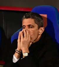 „Pierdem tot. Realitatea e dură”    Răzvan Lucescu, imaginea deznădejdii  după finala Cupei pierdută de AEK: „Uităm să jucăm!”