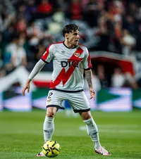 Fază bizară în La Liga     FOTO.  Arbitrul   a anulat golul  lui Rayo și a dictat penalty pentru adversari, la un fault comis de Rațiu