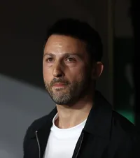 Umilința din derby le-a fost fatală  Antrenorul și președintele   au plecat de la club  după ce echipa a ieșit din lupta pentru titlu