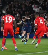  PSF, 100% eficiență   Un meci de atac perfect al campioanei Europei în fața lui Bayern.   „Știu de câte goluri avem nevoie  să ne calificăm!”