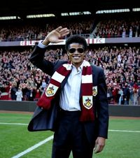 Michael Jackson, la Burnley!    FOTO:    Cascadă de meme-uri:  „Thriller”, „Smooth Criminal” sau presing agresiv?