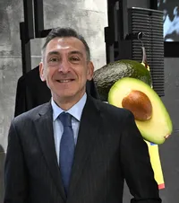 „Eu am mâncat un avocado”😅  Ilie Dumitrescu   a „stricat” petrecerea românească  de 1 Mai. Râsete în studio la Digisport