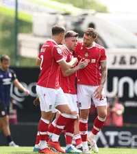 Dramă pentru Wrexham  Cum a ratat echipa actorilor Ryan Reynolds și Rob McElhenney   barajul pentru Premier League  + Formația lui Ed Sheeran a promovat