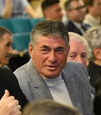 Ștefan Iovan, la spital   Emoțiile aniversării a 40 de ani de la cucerirea CCE  l-au copleșit pe   căpitanul Stelei de la Sevilla  » Iovan: „Nu sunt de internat”