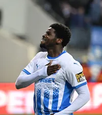 Nsimba, victima rasismului    Mesaje jignitoare  primite de atacantul Craiovei, după golul care a decis derby-ul cu Dinamo