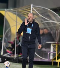 „La pauză voiam să fac 11 schimbări”  Bogdan Andone își critică dur jucătorii după înfrângerea cu Dinamo:   „Suntem ca soldații de pe front”