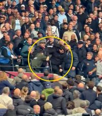 Scandal în Premier League    VIDEO.  Mai mulți fani ai lui Arsenal, loviți și   aruncați pe scările stadionului  de suporterii lui West Ham! De la ce a pornit totul