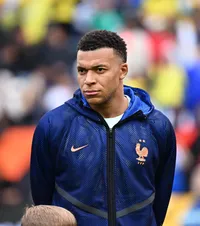 Mbappe, atacat de extremiști!  Căpitanul Franței se teme de ascensiunea dreptei radicale. Contrat de Le Pen și Bardella.   Ironii cu PSG și Real