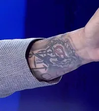 Tatuajul lui Dănciulescu  Fostul mare atacant dinamovist și-a desenat pe mână    sigla mult dorită de fanii nemulțumiți