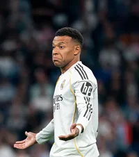 Haos pe „Bernabeu”    VIDEO.  Fanii lui Real Madrid   nu i-au iertat pe jucători.  Mbappe a fost fluierat! + Contre cu Arbeloa: „Mi-a zis că sunt al patrulea atacant”