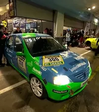 Dacia, vedetă în cursa de 24 de ore    FOTO.  Un Logan e atracția-surpriză de pe   Nurburgring!  Mașina românească împarte circuitul cu Max Verstappen