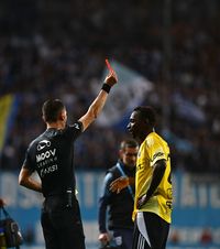 „V-ați făcut meciul ușor”     FOTO.  Coșmar în Bănie pentru U Cluj! Formația lui Bergodi a rămas   în inferioritate numerică  înainte de pauză