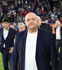 „Al câtelea titlu ați câștigat în seara asta?”  Întrebarea pusă de Gabi Balint lui Pavel Badea, șeful CS Universitatea Craiova »   Înalta Curte va da răspunsul