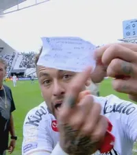 Neymar și-a ieșit din minți    FOTO.  Moment incredibil: starul brazilian a făcut o criză de nervi după ce   a fost scos din greșeală de pe teren