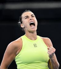 „E OK să arunci racheta, să țipi, s-o iei razna”    Aryna Sabalenka,  despre ieșirile nervoase + mărturie sensibilă despre tragediile trăite: „Plâng în hohote”