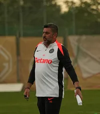 Implicat în coșmarul PSG - Steaua 5-0  Marius Baciu,   noul antrenor al FCSB, bănuit:  „A fost ciudat că în minutul 2 a făcut penalty”. Francezii vorbesc de un vraci!