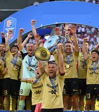 Se retrage și devine patron    Lukas Podolski  pune capăt carierei, dar rămâne la Gornik. Cum a ajuns proprietarul clubului polonez