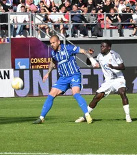 LIVE    Chindia - Farul  » Primul duel în barajul de menținere/promovare în  Liga 1 » Lovitură de teatru la Târgoviște