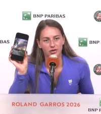 „Am primit poza asta la 8 dimineața”  Marta Kostyuk a scos telefonul și a șocat la   Roland Garros:  „Dacă racheta lovea, nu aș mai fi avut mamă și soră”