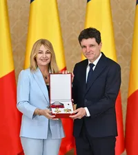 Nadia Comăneci, decorată    FOTO.  „Zeița de la Montreal” a primit Ordinul Naţional   „Steaua României”  în grad de Mare Cruce