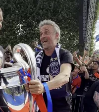 Luis Enrique, dezlănțuit   PSG, petrecere uriașă în Paris după a doua   Ligă a Campionilor  » Ce promisiune a făcut Dembele în fața fanilor