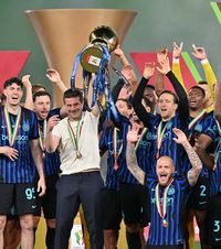 Vedeta lui Chivu, la Real Madrid!  „Galacticii”   plătesc o sumă infimă  pe jucătorul de bază al lui Inter » Ce alte ținte mai au spaniolii