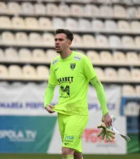 Portarul lui FCSB, prezentat la Craiova  Mai avea 5 ani de contract cu fosta campioană. Becali: „Giovanni l-a dus acolo” »   Anunțul făcut de olteni