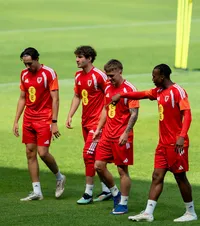 Galezii, uluiți că Lucescu nu e omagiat    FOTO+VIDEO.  Ce s-a întâmplat la antrenamentul oficial de pe stadionul „Steaua”,   înainte de meciul cu România