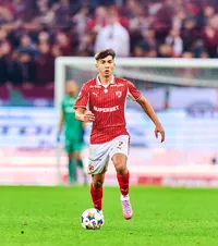Dinamo a intrat în linie dreaptă   25 de jucători au efectuat   viza medicală  pentru noul sezon » Reacția fanilor: „18 sunt de Liga 2”