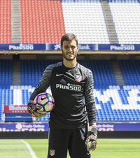 Cine îi ia locul lui Popa  CFR Cluj transferă un portar care a trecut pe la   Atletico Madrid și Aston Villa