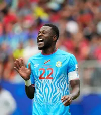 Nimeni nu știe câți ani are!  Patru vârste posibile pentru   căpitanul RD Congo la Mondial,  între 31 și 37 de ani. Nici lui nu-i e clar!
