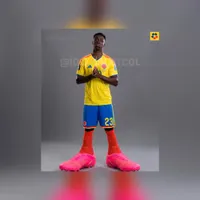 Ofsaid de câțiva centimetri    FOTO.  Meme-uri virale după   golul anulat al Columbiei  cu Portugalia » Poziția incredibilă a lui Sanchez