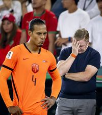 Concluzia Mondialului dezastru  Olandezii, făcuți praf acasă. Selecționerul Koeman și căpitanul Van Dijk   nu mai au scăpare