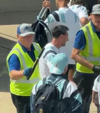Nici Messi n-a scăpat de control pe aeroport!    FOTO-VIDEO.  Motivul caraghios pentru care căpitanul Argentinei   a râs în hohote