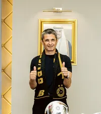 Răzvan Lucescu, prezentat oficial  Tehnicianul român   a semnat   cu campioana Qatarului » Ce salariu va avea