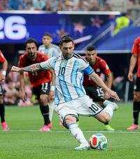 Prăbușit la 11 metri    Messi ratează din nou  un penalty la Mondiale! Record negativ incredibil în istoria turneelor finale