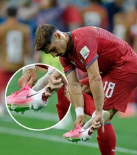 Nu sunt fițe, suferă de un sindrom    FOTO:  De ce a jucat   Pedro Neto cu o gheată ruptă  la meciul Spania-Portugalia, din optimile CM 2026