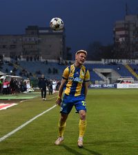 Taxă de zeci de mii de euro  Un fotbalist care bate la porțile naționalei,   dat în judecată  de clubul care l-a format: „Avem o convenție din 2014”