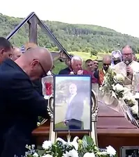 Gabi Mureșan, condus pe ultimul drum  Sute de oameni au fost prezenți la înmormântare.   Eugen Trică:  „România a pierdut un mare om, un campion”