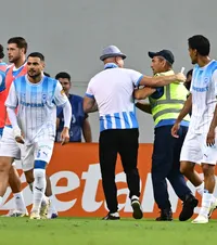 A intrat pe teren la gol!  Imaginile surprinse în Bănie după reușita lui Nsimba: forțele de ordine   au intervenit