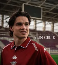 Rapid, transfer de la Genoa  Giuleștenii l-au prezentat   într-un nou echipament de joc:  e singurul tricou cu sigla clasică