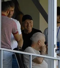 Dan Petrescu, apariție - surpriză     FOTO  Antrenorul a asistat la   primul meci  al noului sezon de Liga 1: „Mi-e dor să revin pe bancă”