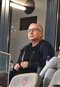 Dan Petrescu, apariție - surpriză     FOTO  Antrenorul a asistat la    primele meciuri  al noului sezon de Liga 1: „Mi-e dor să revin pe bancă”