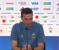 Scaloni, înecat în lacrimi    FOTO.  Selecționerul Argentinei s-a oprit brusc din declarații și a plecat plângând:   „Mă doare sufletul”