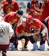 Fiesta la Madrid!    VIDEO+FOTO:  Spectacol la   sărbătoarea  campionilor. Yamal a fost încoronat, Ferran l-a copiat pe Trump + Cadou pentru Luis de la Fuente